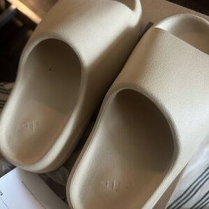 adidas YZY Slide in Bone